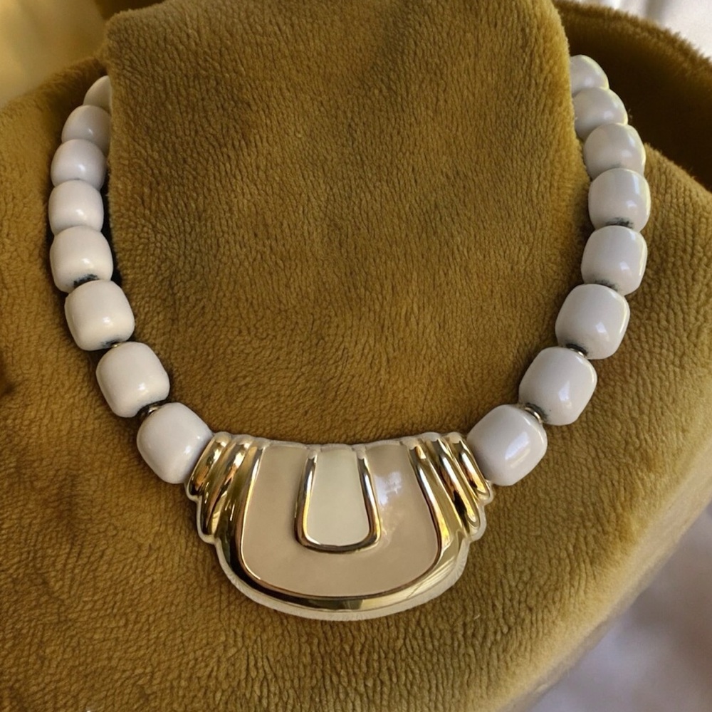 Vintage Napier Sahara Sands Collection Taupe Lucite Bead Statement Necklace